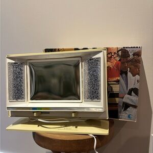 With Box- Solaray Vintage light up 4 settings makeup mirror